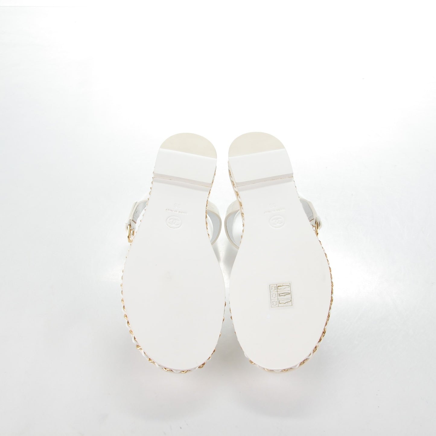 Cumpled Patent Calfskin. Chain Flat Sandals 38 White