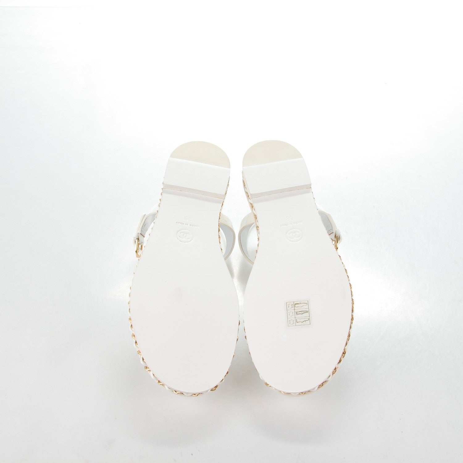 Chanel Cumpled Patent Calfskin. Chain Flat Sandals 38 White 6 of 8