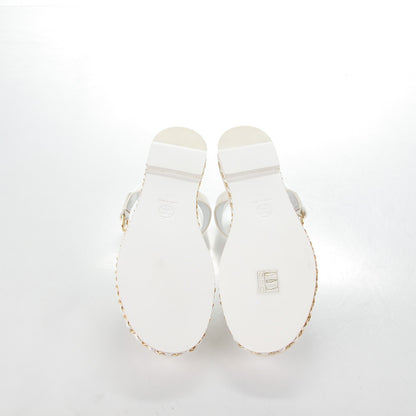 Chanel Cumpled Patent Calfskin. Chain Flat Sandals 38 White 6 of 8