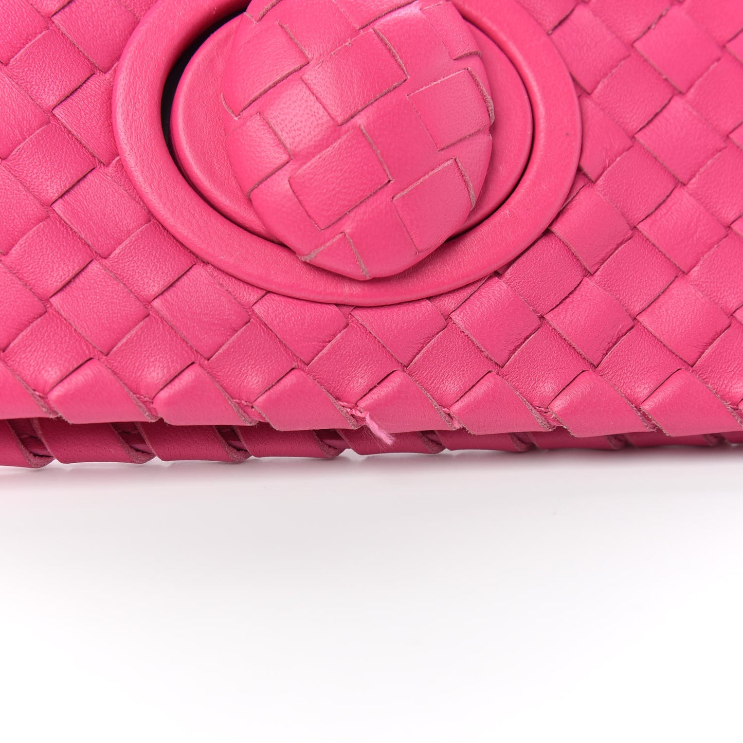 Nappa Intrecciato Turnlock Clutch Deco Rosa Shock
