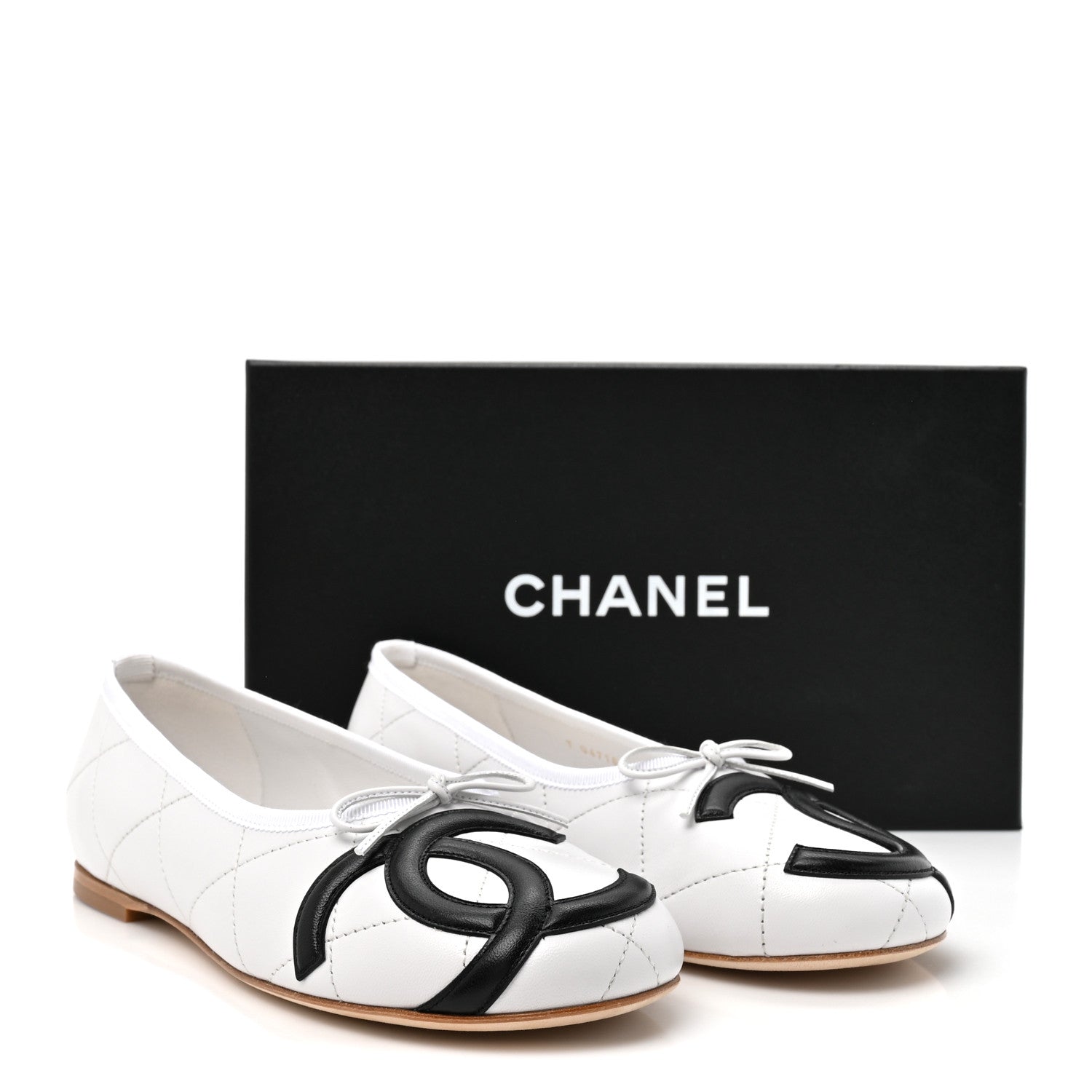 Chanel Lambskin Quilted CC Cambon Ballet Flats 39.5 White Black 10 of 10