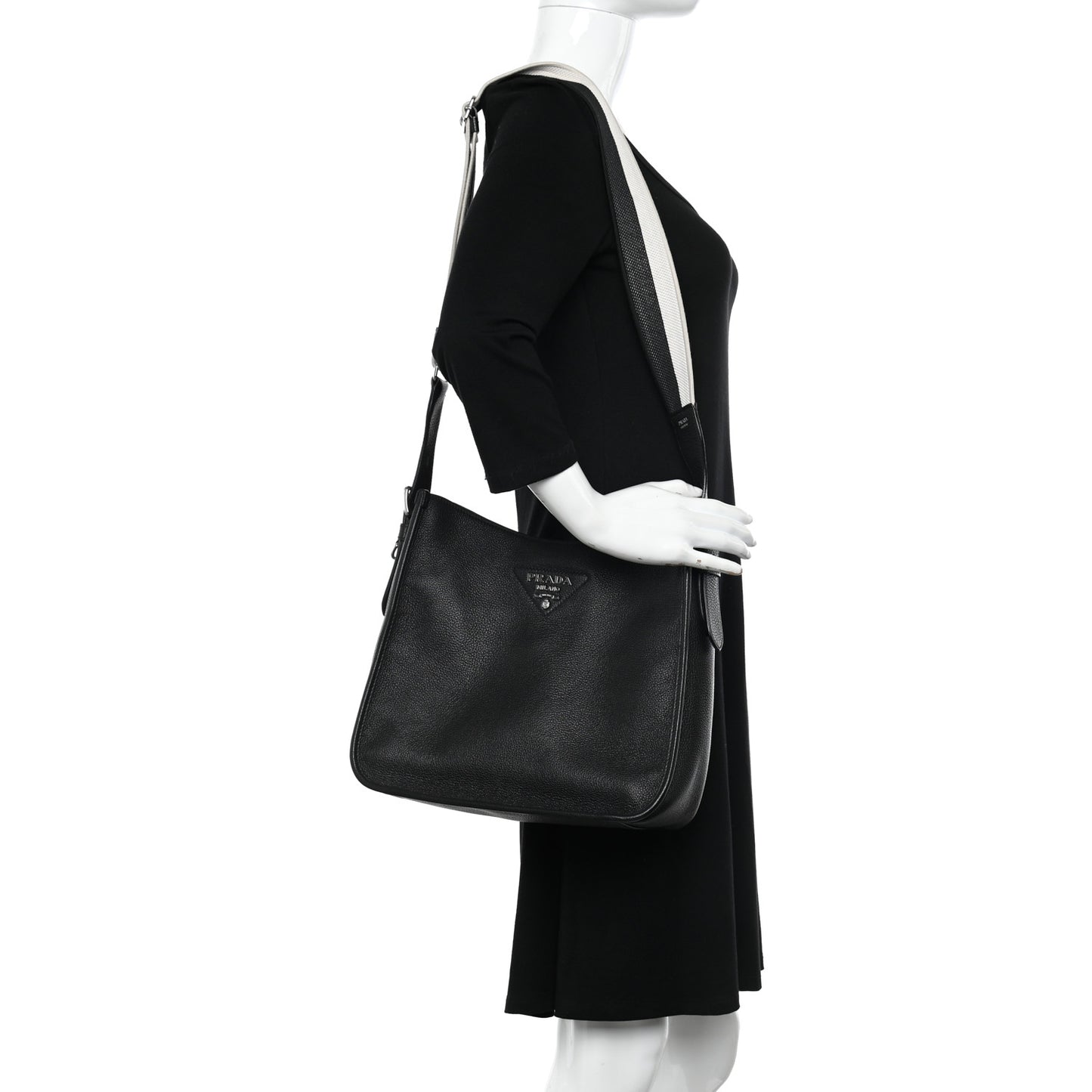 Vitello Daino Soft Hobo Messenger Bag Black