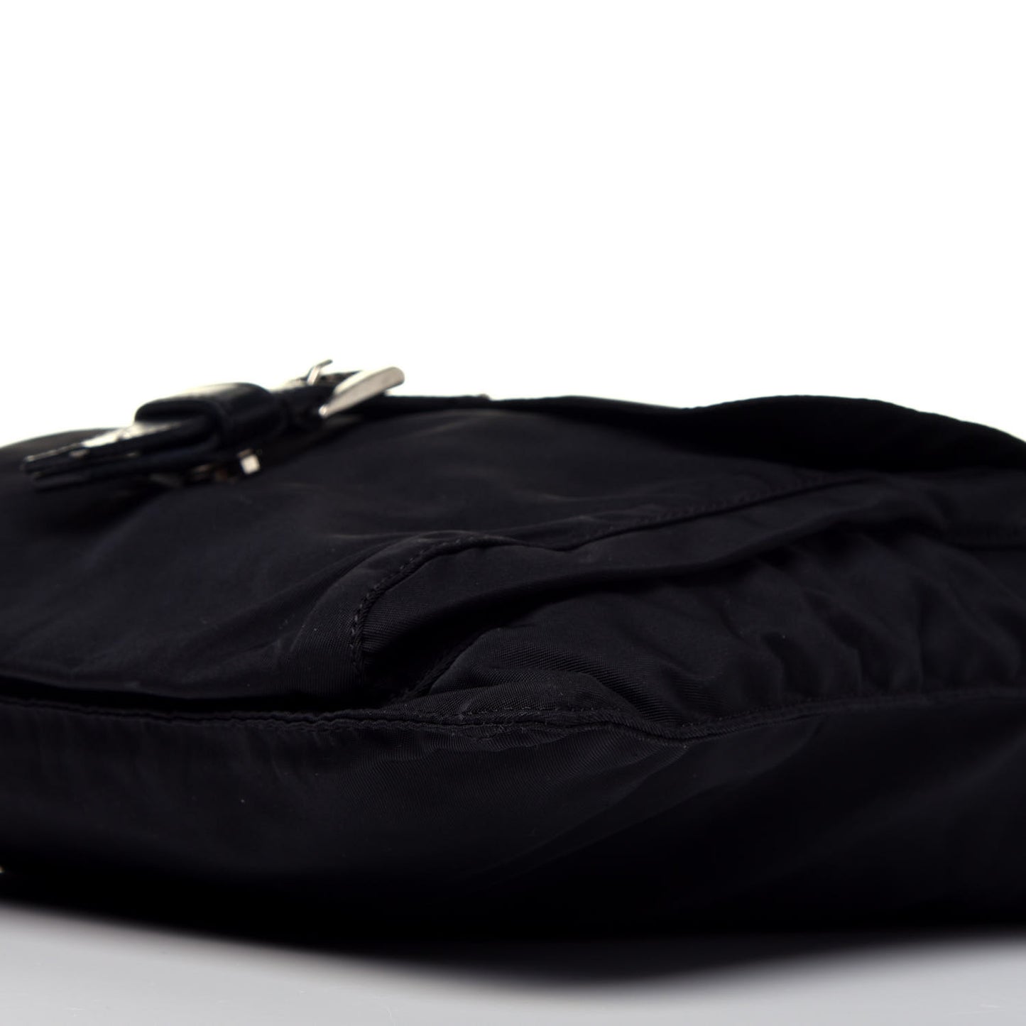 Nylon Vela Messenger Black