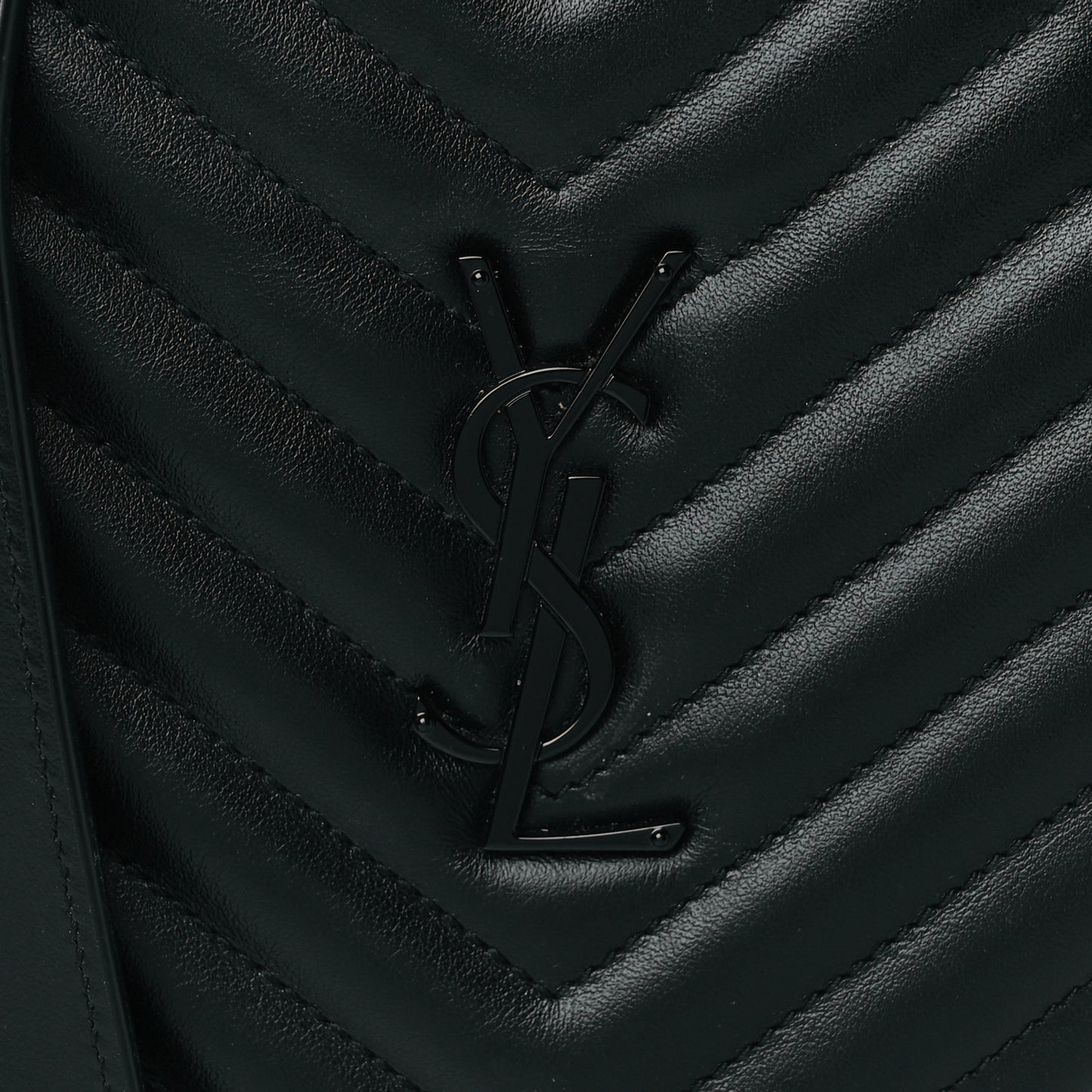 Calfskin Matelasse Chevron Round Vinyle Camera Bag Black