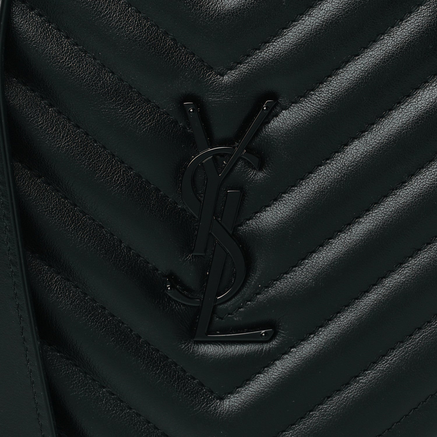 Saint Laurent Calfskin Matelasse Chevron Round Vinyle Camera Bag Black 8 of 10