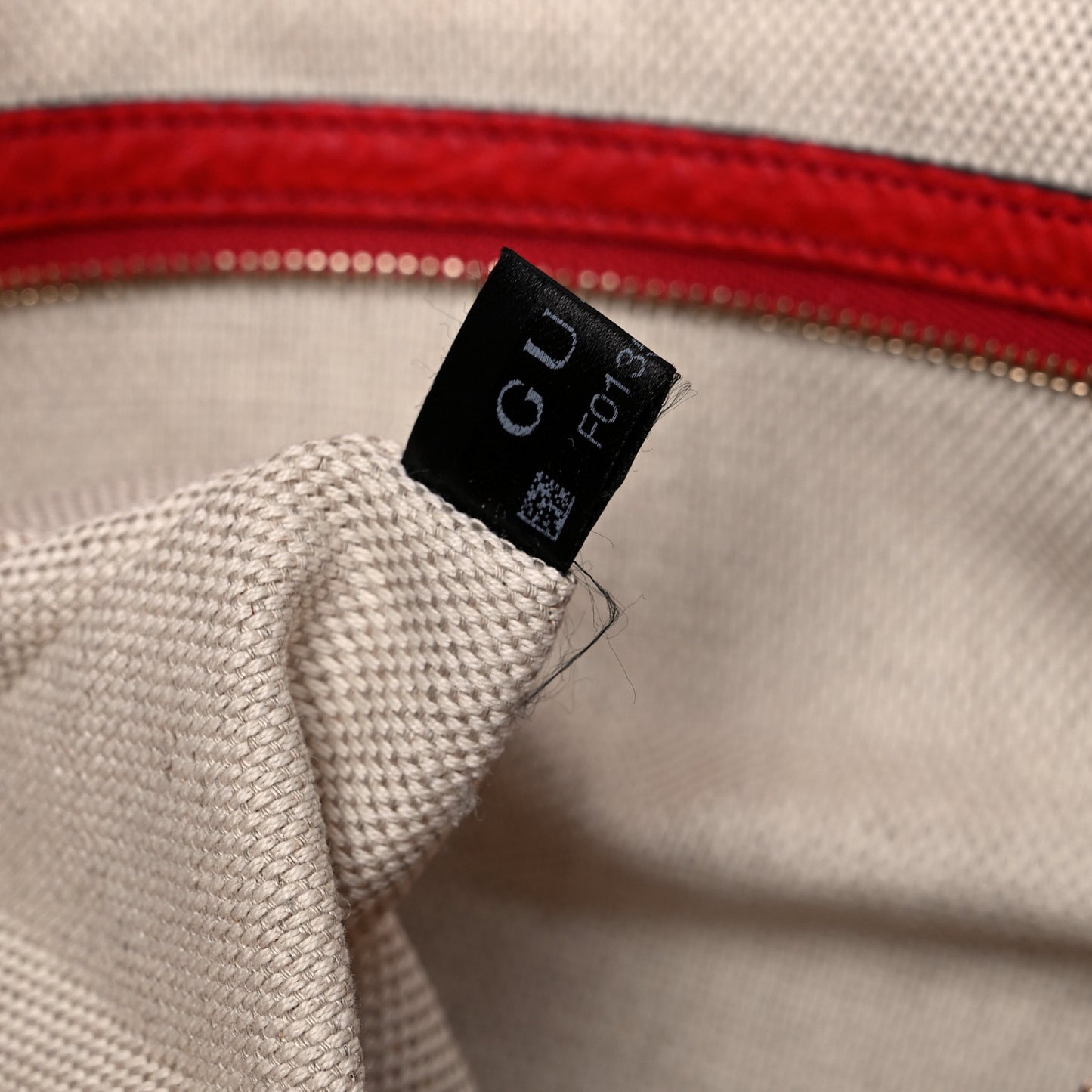 Pebbled Calfskin Medium Soho Hobo Red