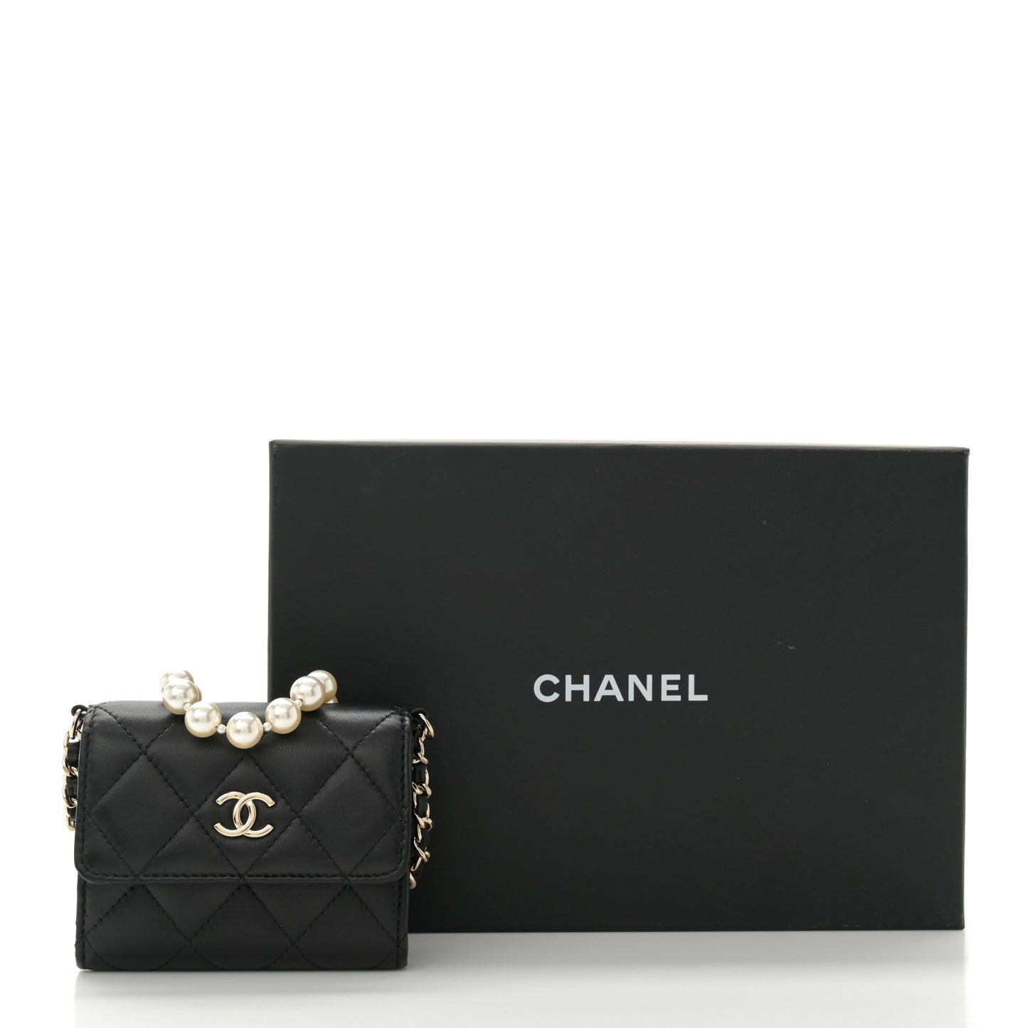 Lambskin Quilted Pearl Card Holder With Chain Black