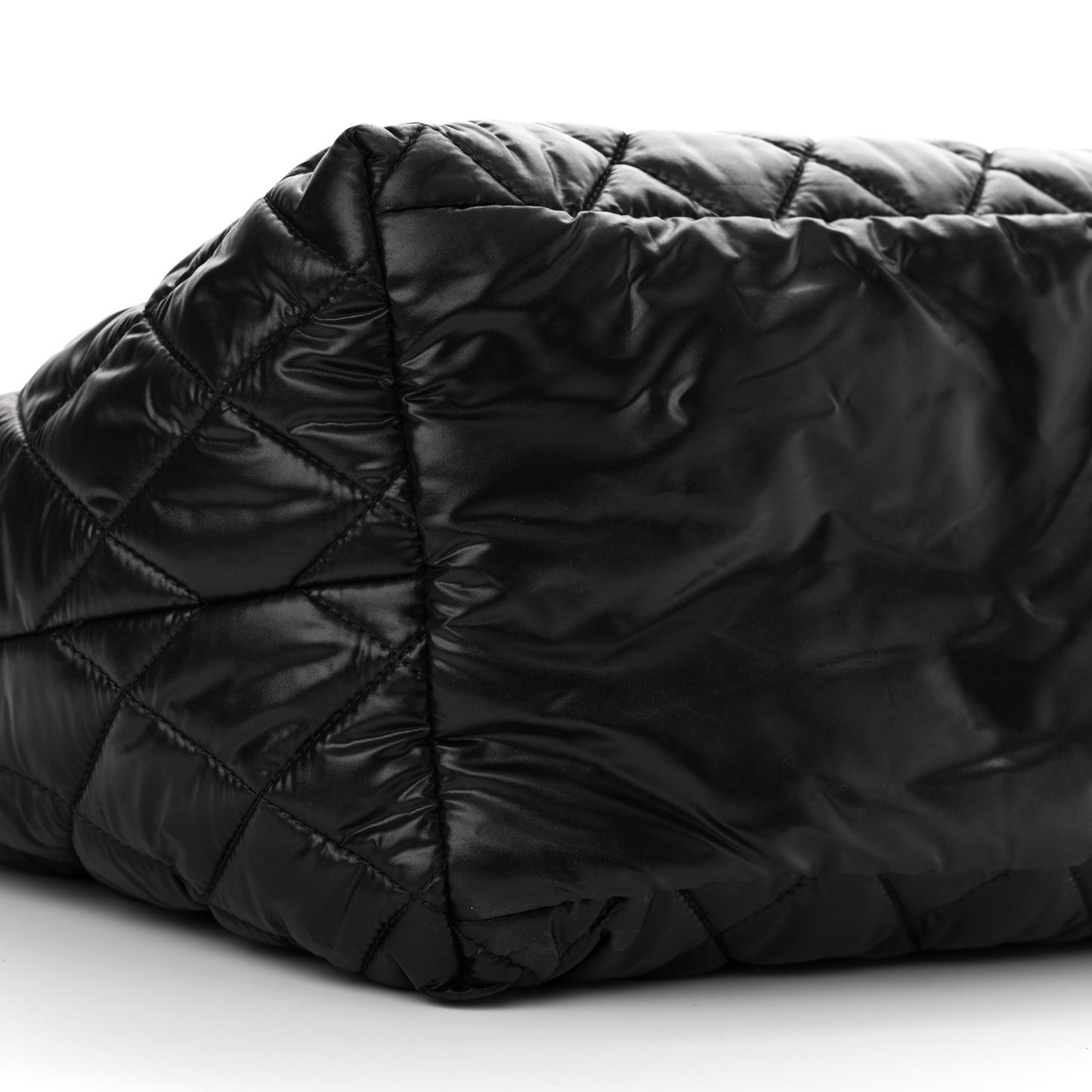Nylon Quilted Coco Cocoon Medium Reversible Tote Black Red