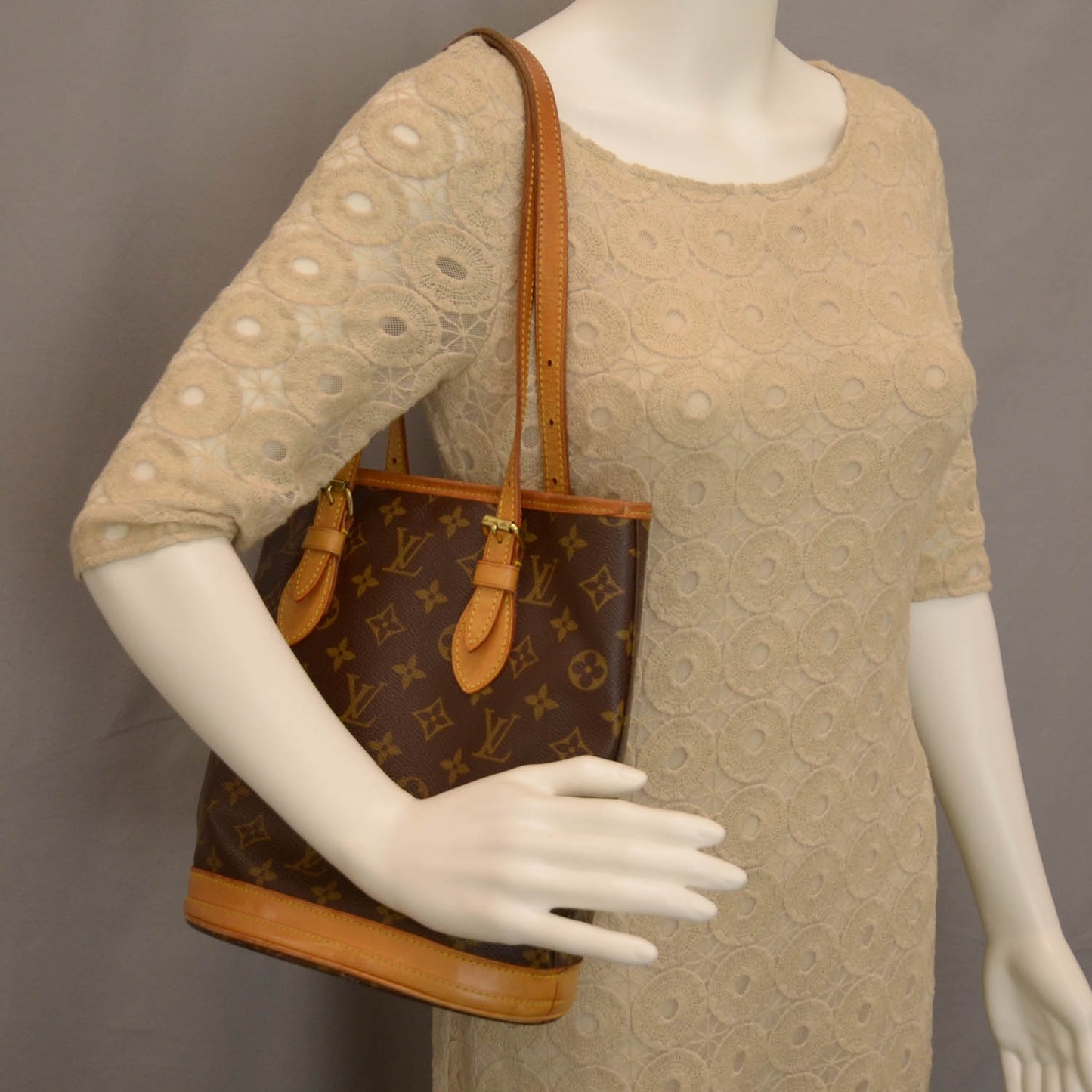 Monogram Petit Bucket 23