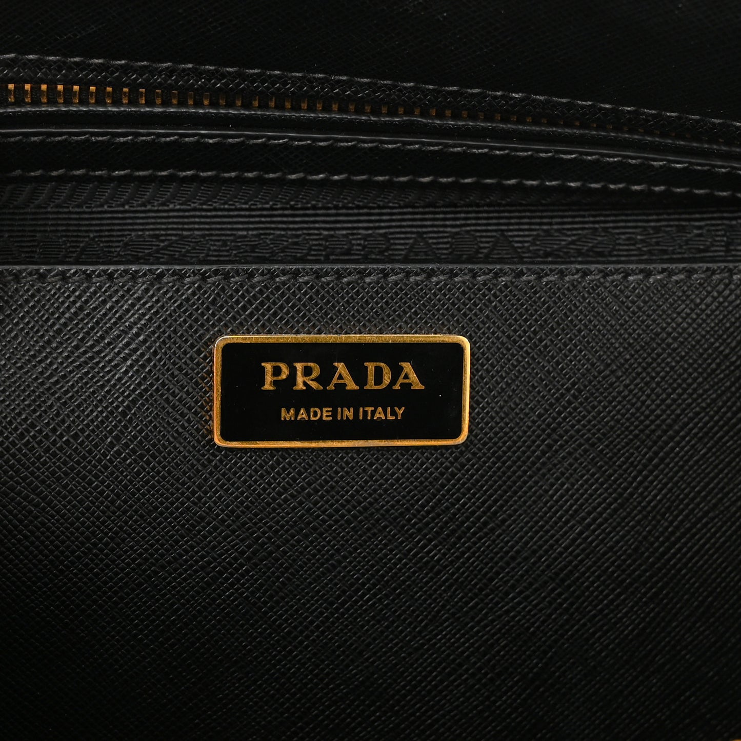 Saffiano Medium Galleria Double Zip Tote Black