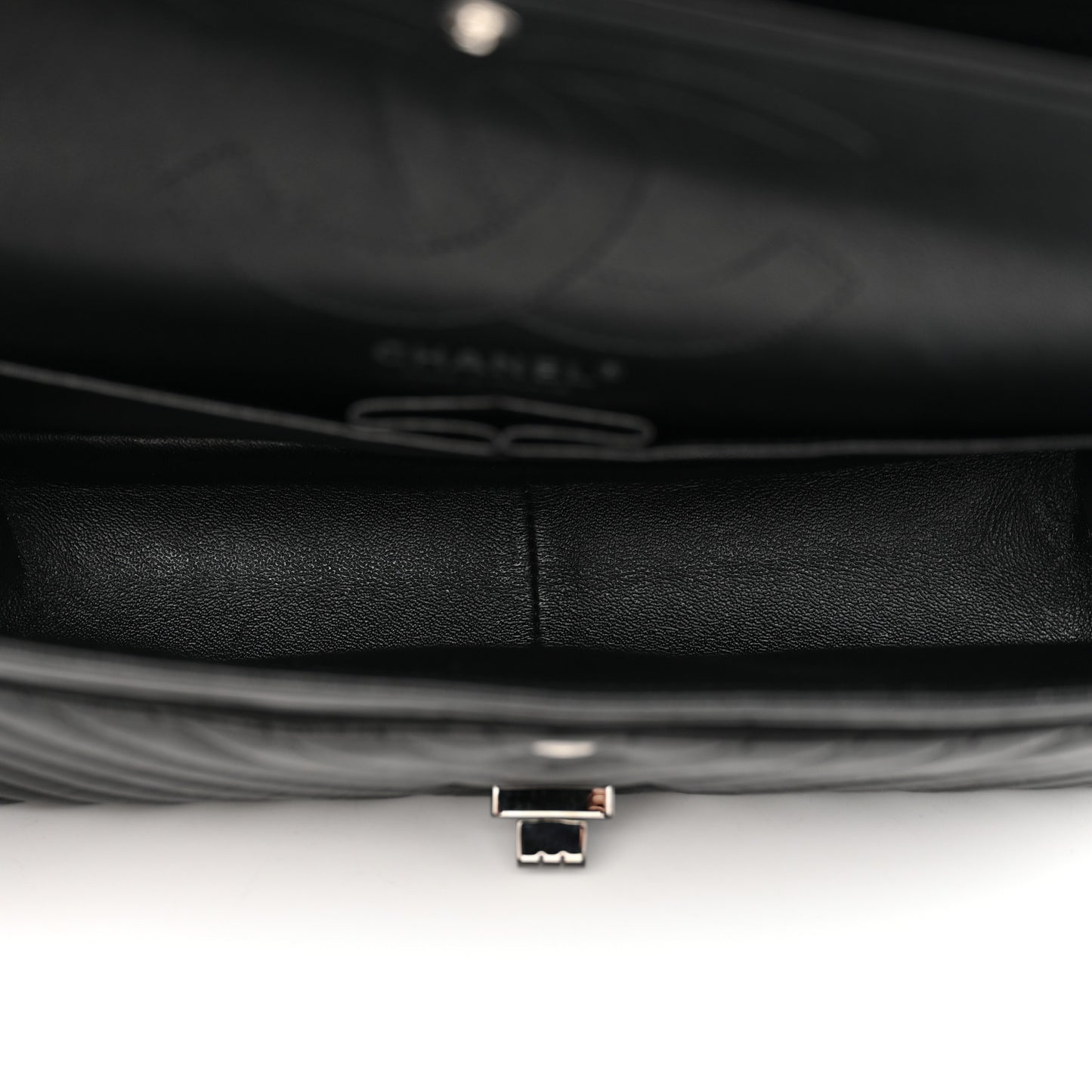 Aged Calfskin Chevron Quilted 2.55 Reissue 226 So Black