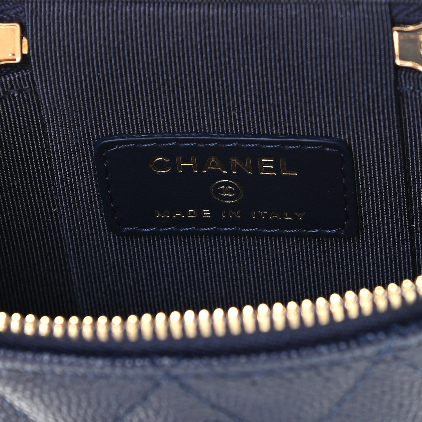 Caviar Quilted Small Vertical Coco Beauty Vanity Case With Chain Navy