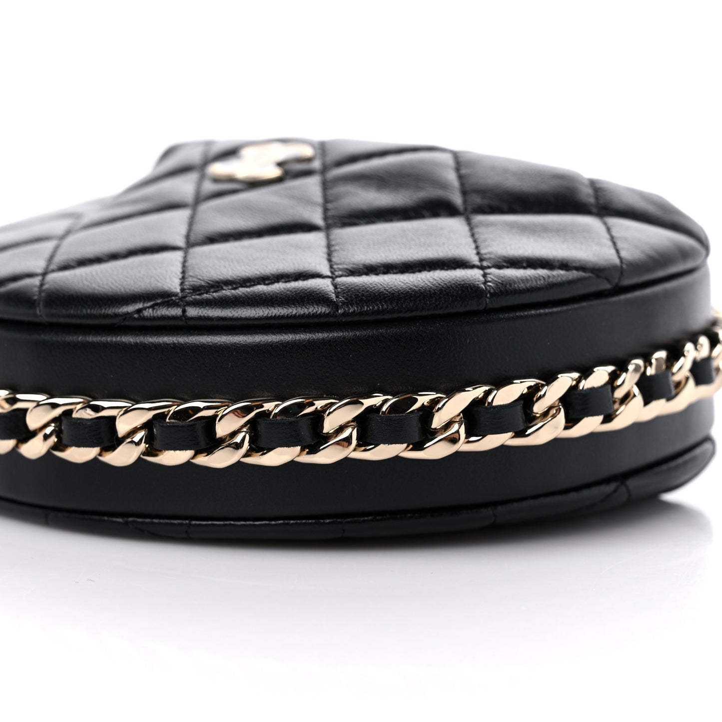 Quilted Chain Around Pouch Black