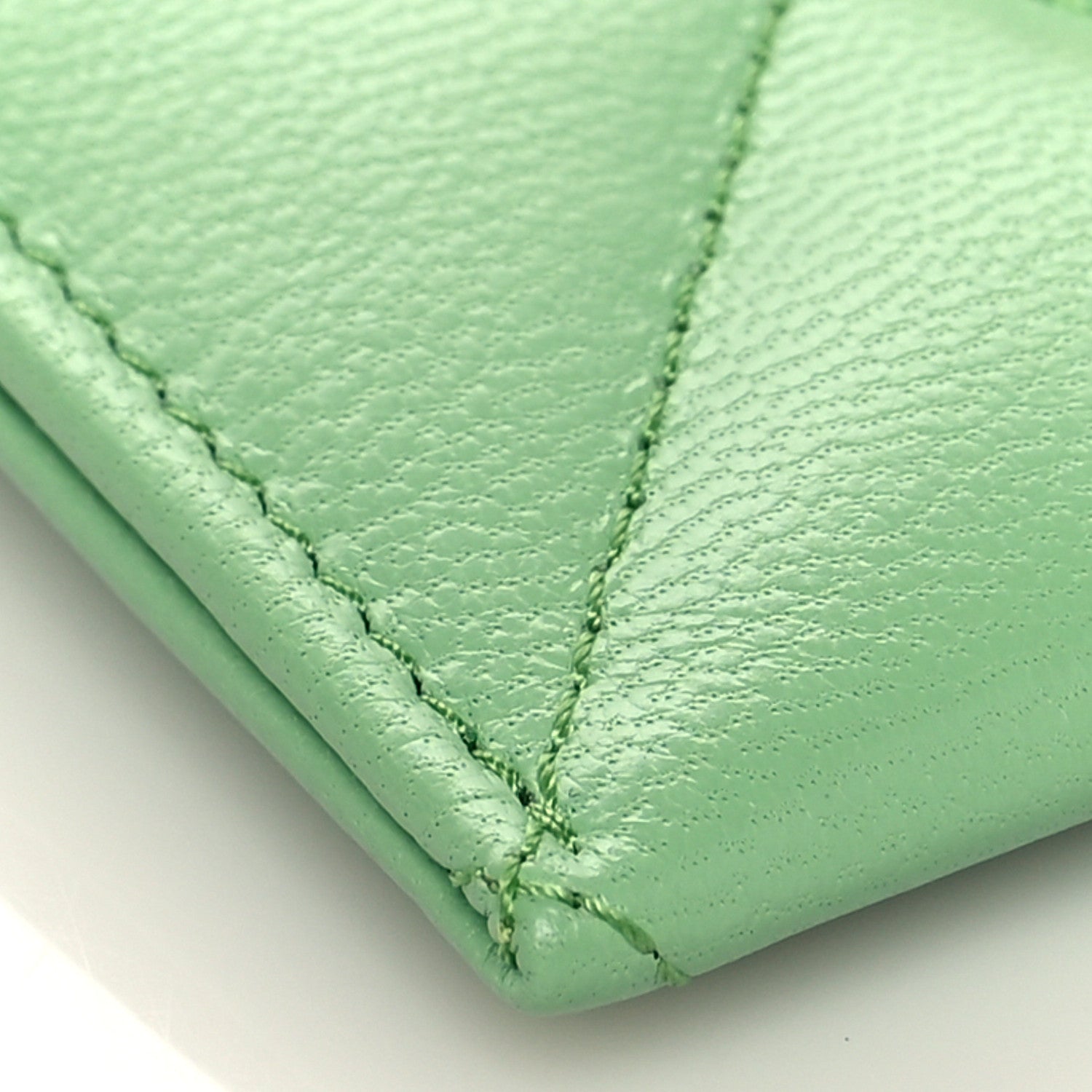 Chanel Shiny Goatskin Quilted Chanel 19 Card Holder Green 9 of 10