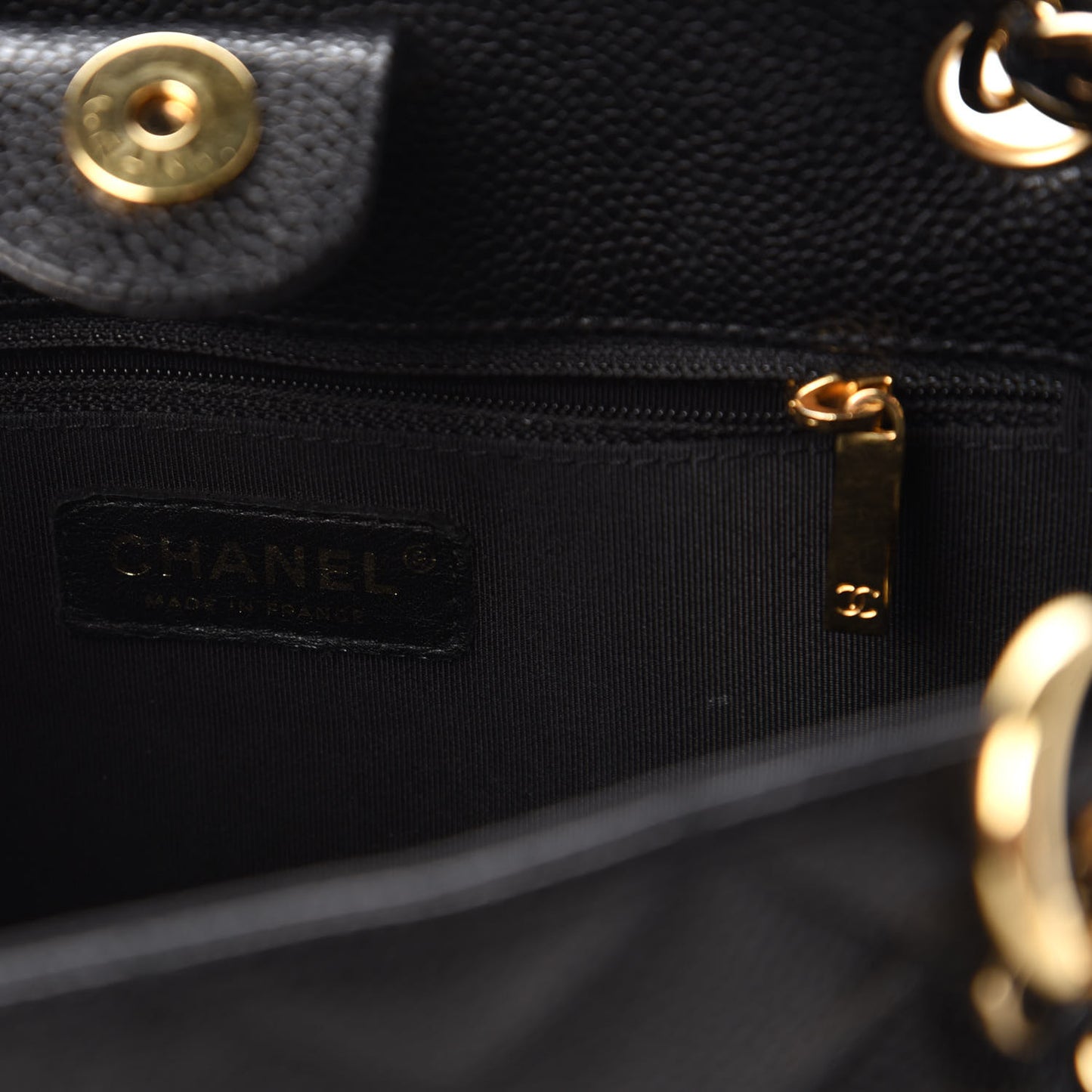 Caviar Quilted Petit Shopping Tote PST Black