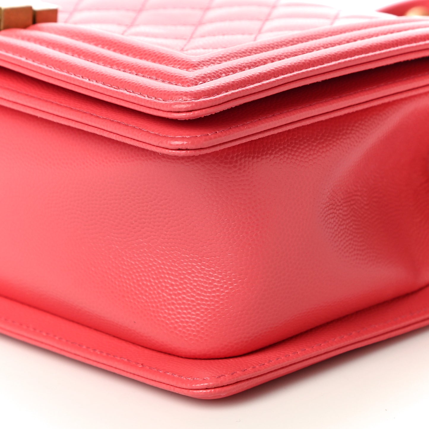 Caviar Quilted Medium Boy Flap Pink