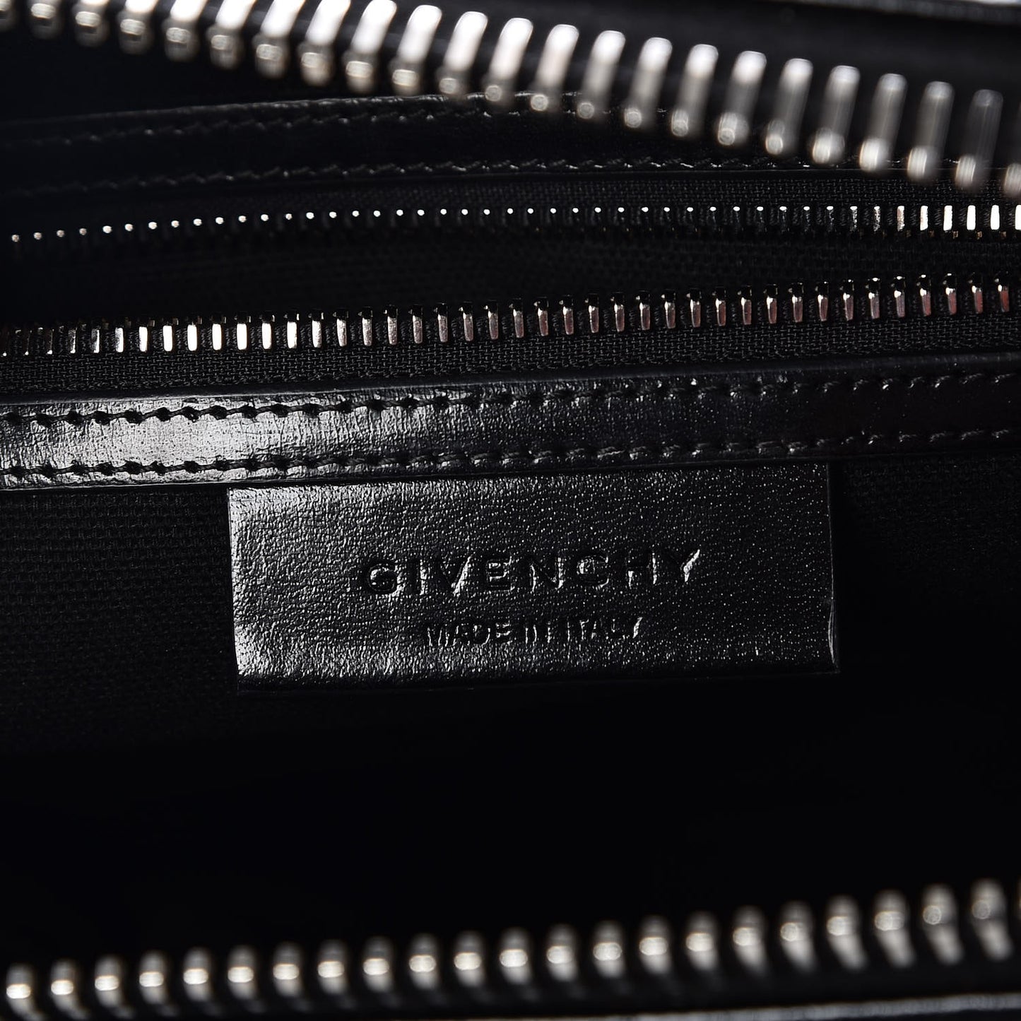 Shiny Lord Calfskin Small Antigona Black
