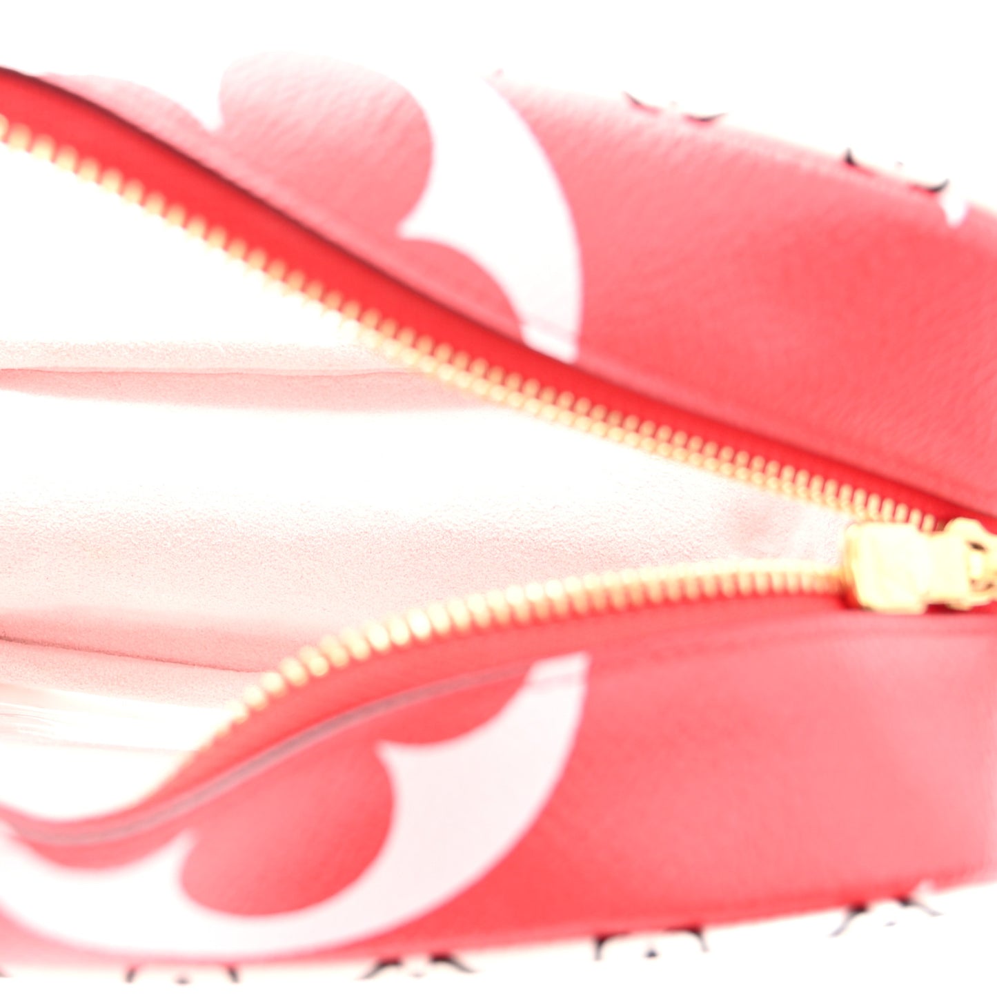 Monogram Giant Beach Pouch Rouge