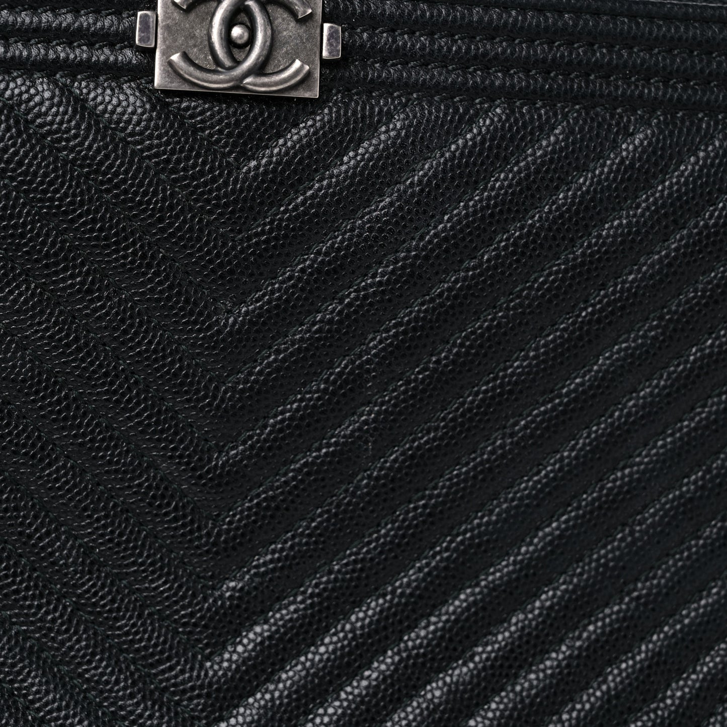 Caviar Chevron Quilted Small Zipped Boy Pouch Black