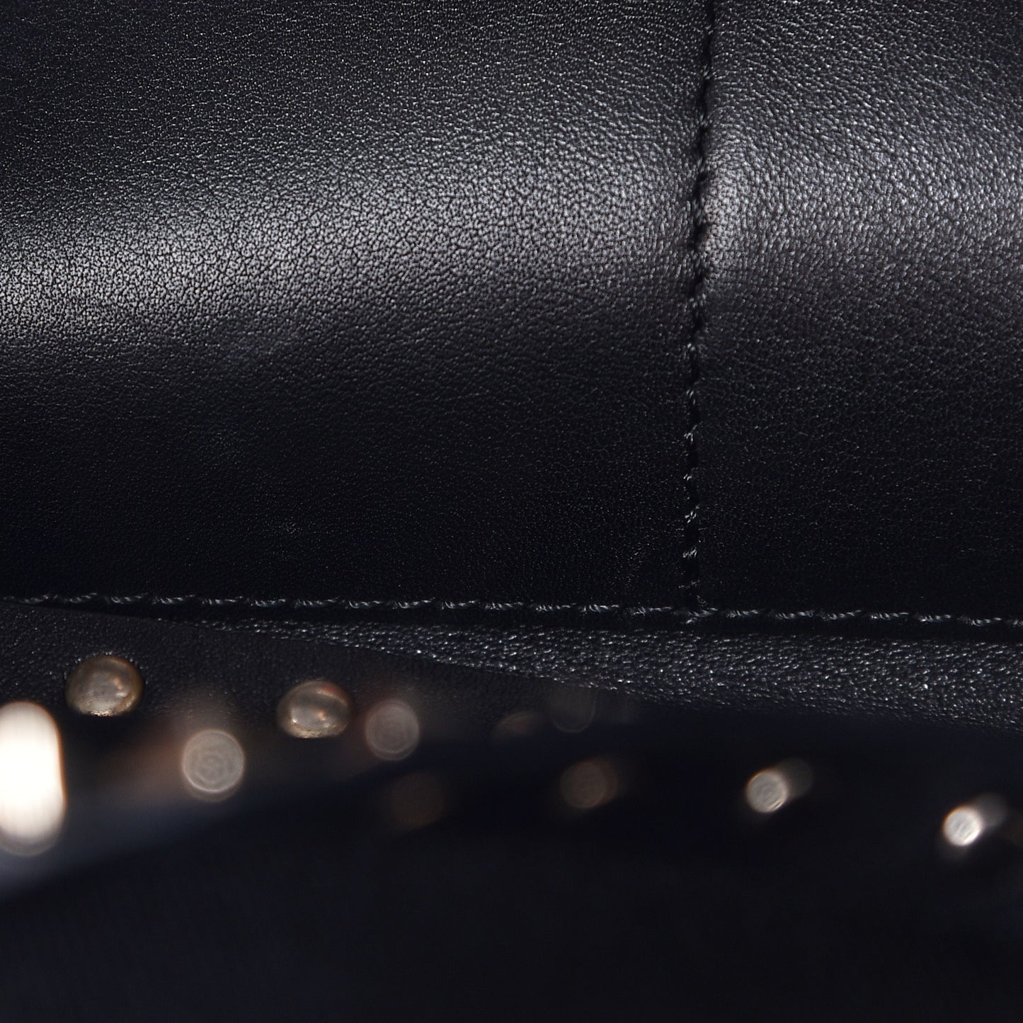 Vitello Medium Rockstud Tote Black