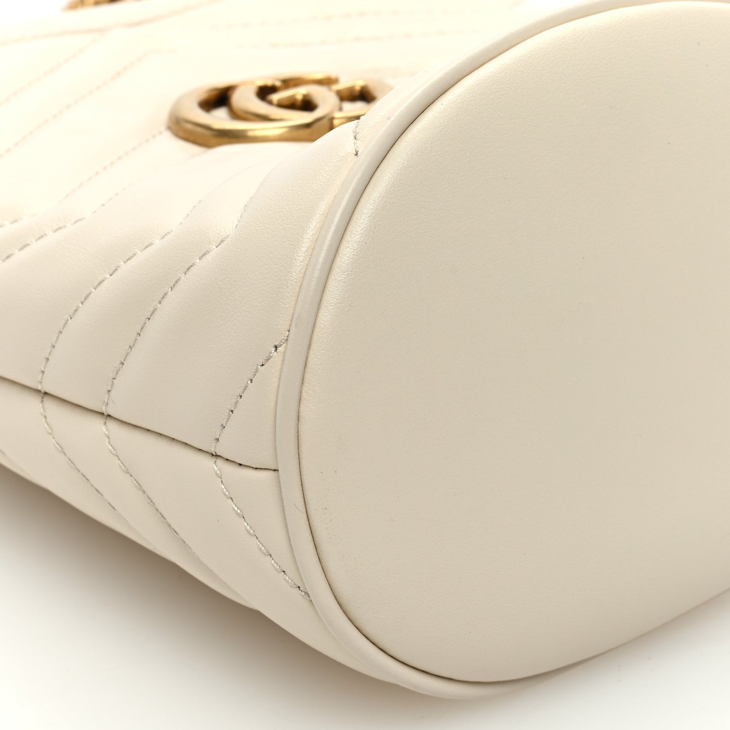 Calfskin Matelasse Mini GG Marmont 2.0 Bucket Bag White
