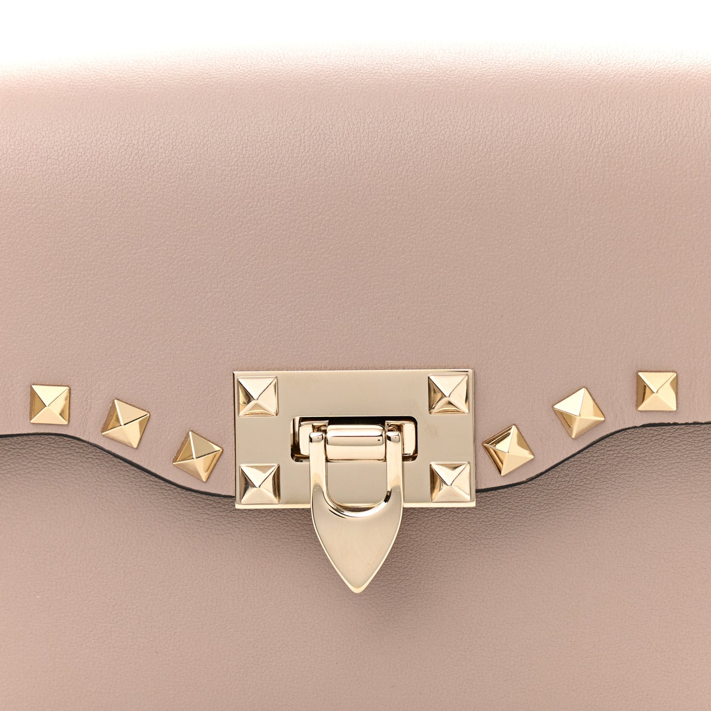 Vitello Medium Rockstud Flip Lock Crossbody Bag Poudre