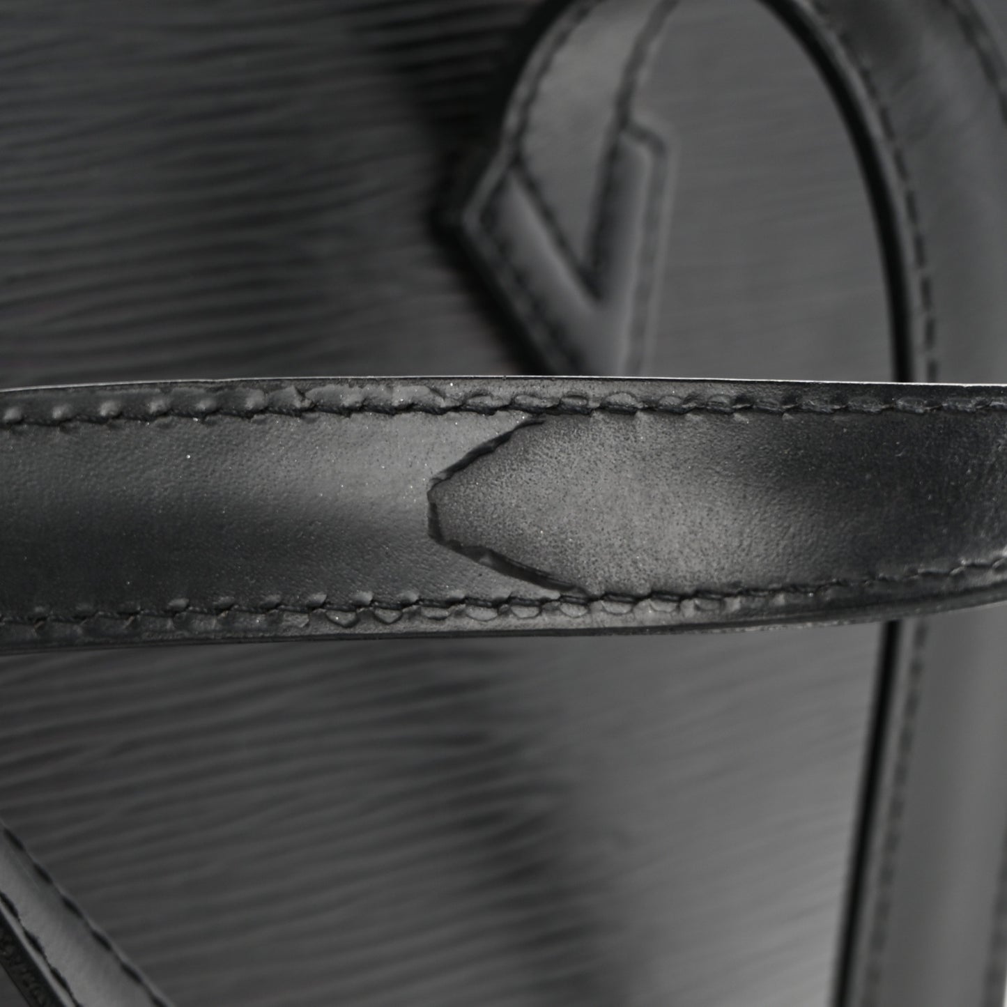 Epi Saint Jacques PM Long Straps Black
