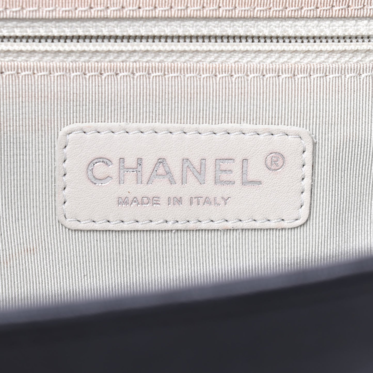Washed Lambskin Quilted Medium Chain Around Messenger Black