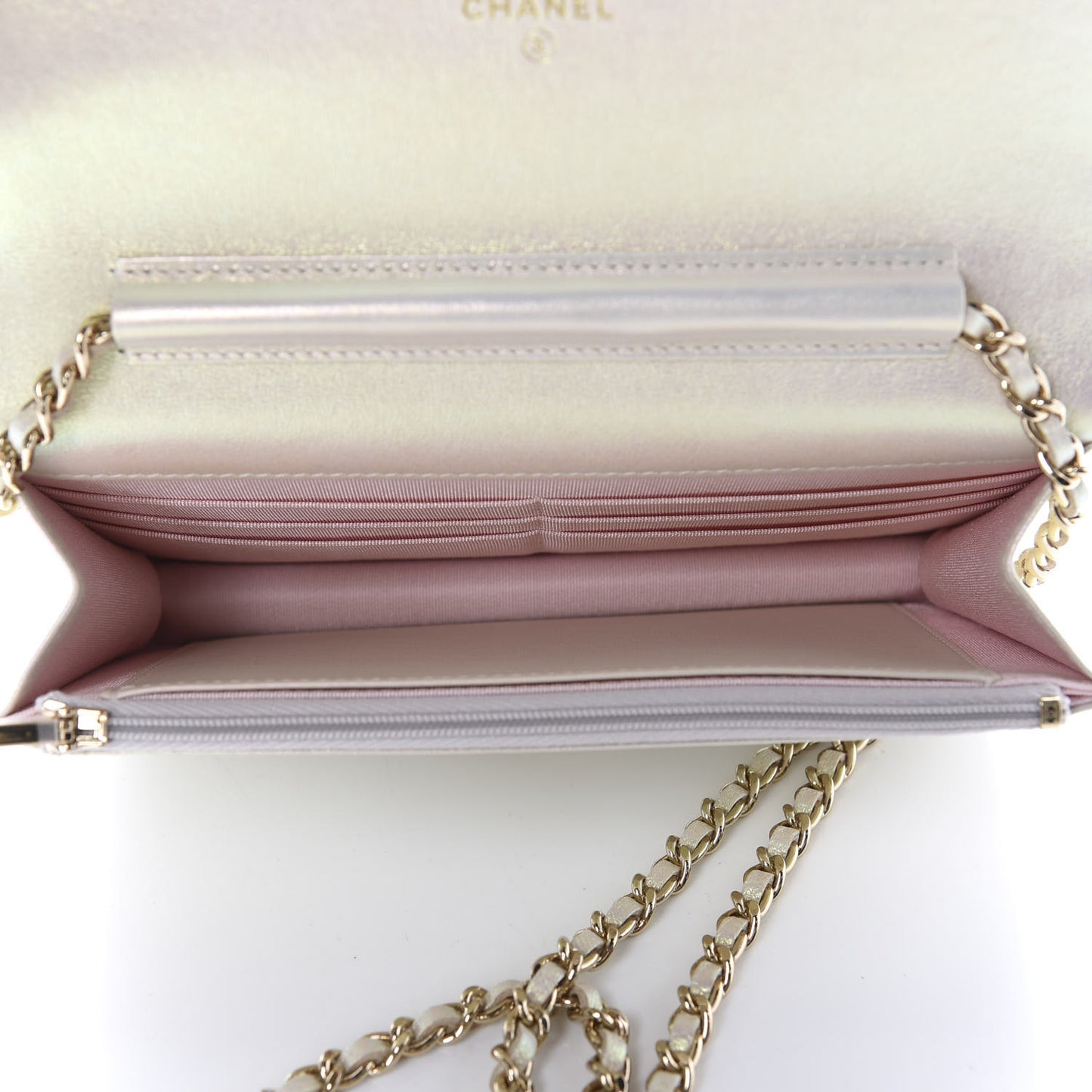 Iridescent Lambskin Quilted Wallet On Chain WOC Ivory