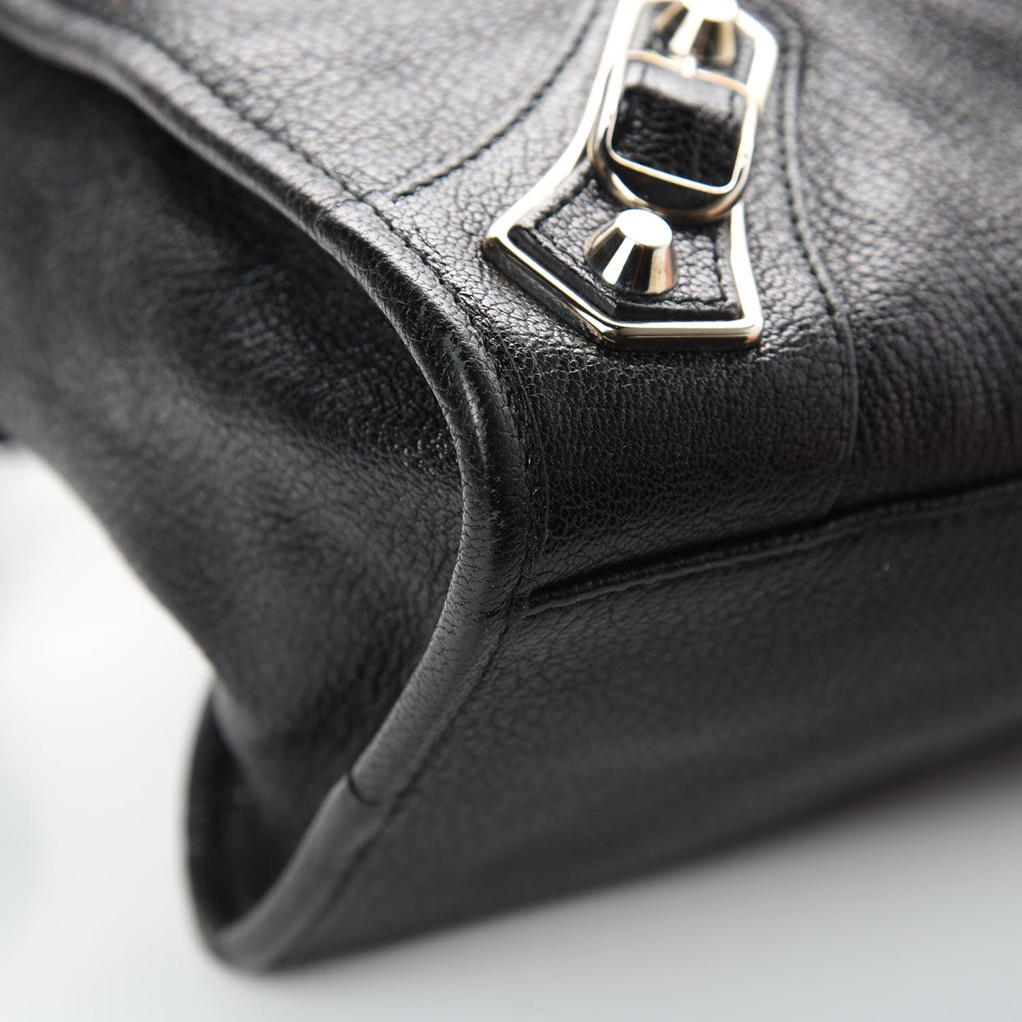 Chevre Silver Metallic Edge Hardware City Black