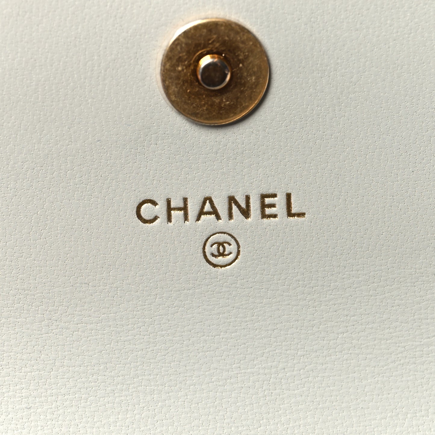 Lambskin Pearl Crush Quilted Flap Phone Holder With Chain Light Grey