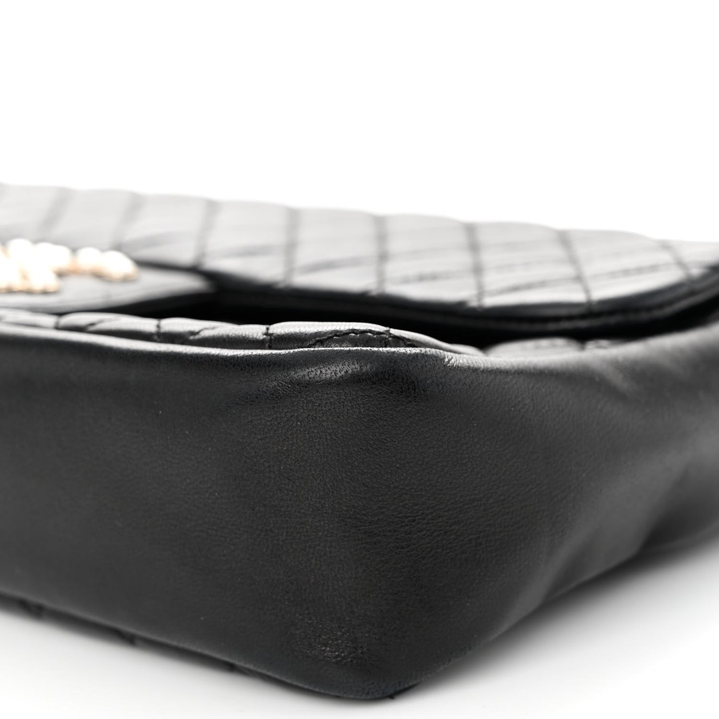 Lambskin Quilted Medium Westminster Pearl Flap Black