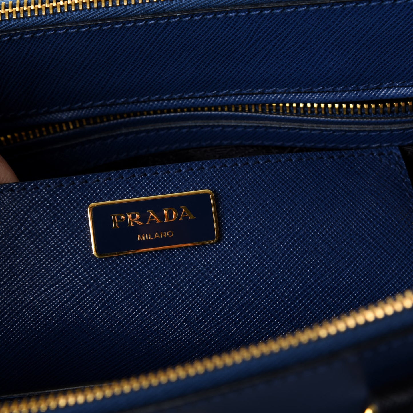 Saffiano Lux Bi-Color Medium Tote Bluette Black