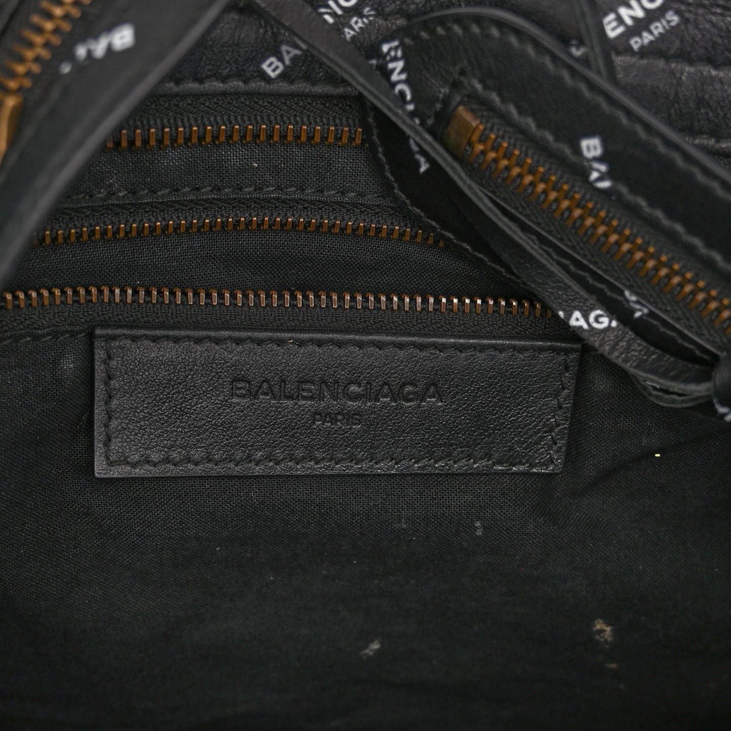 Veau Allover Logo Classic Hardware City Black White