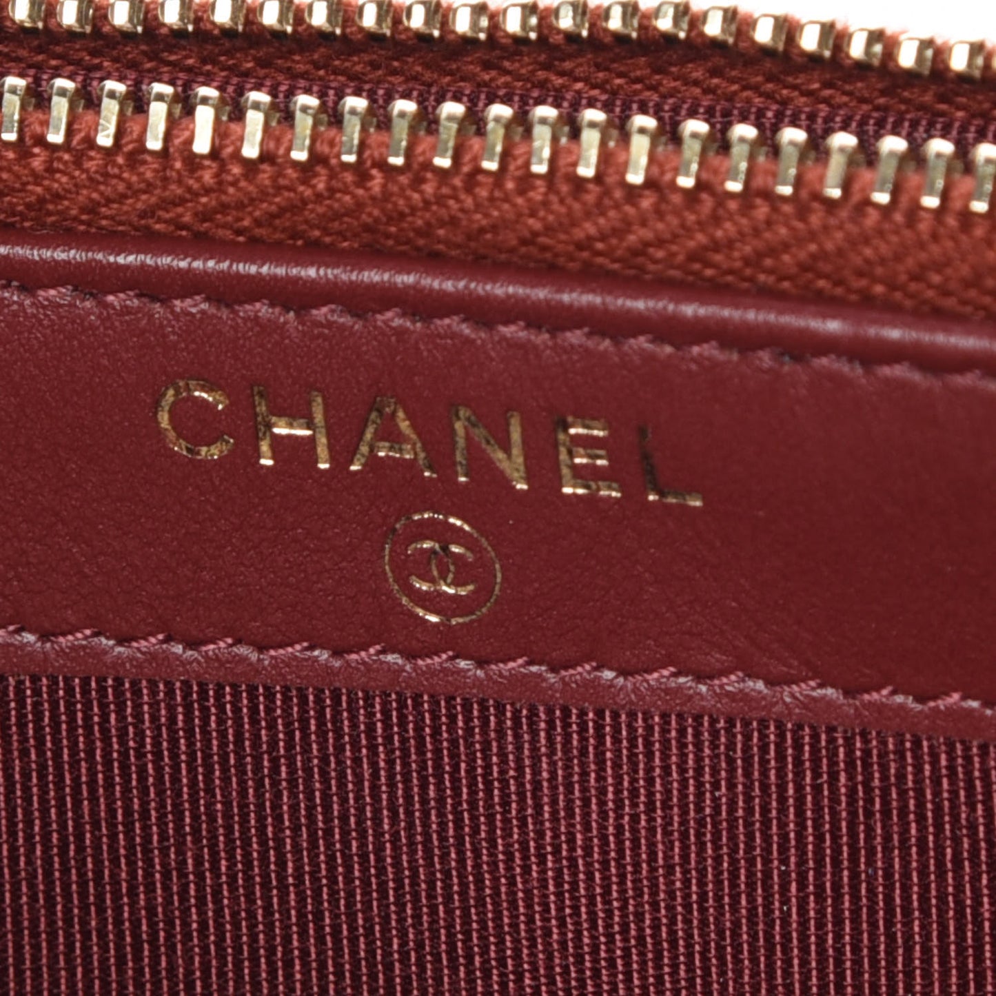 Iridescent Caviar Quilted Clutch With Chain Burgundy