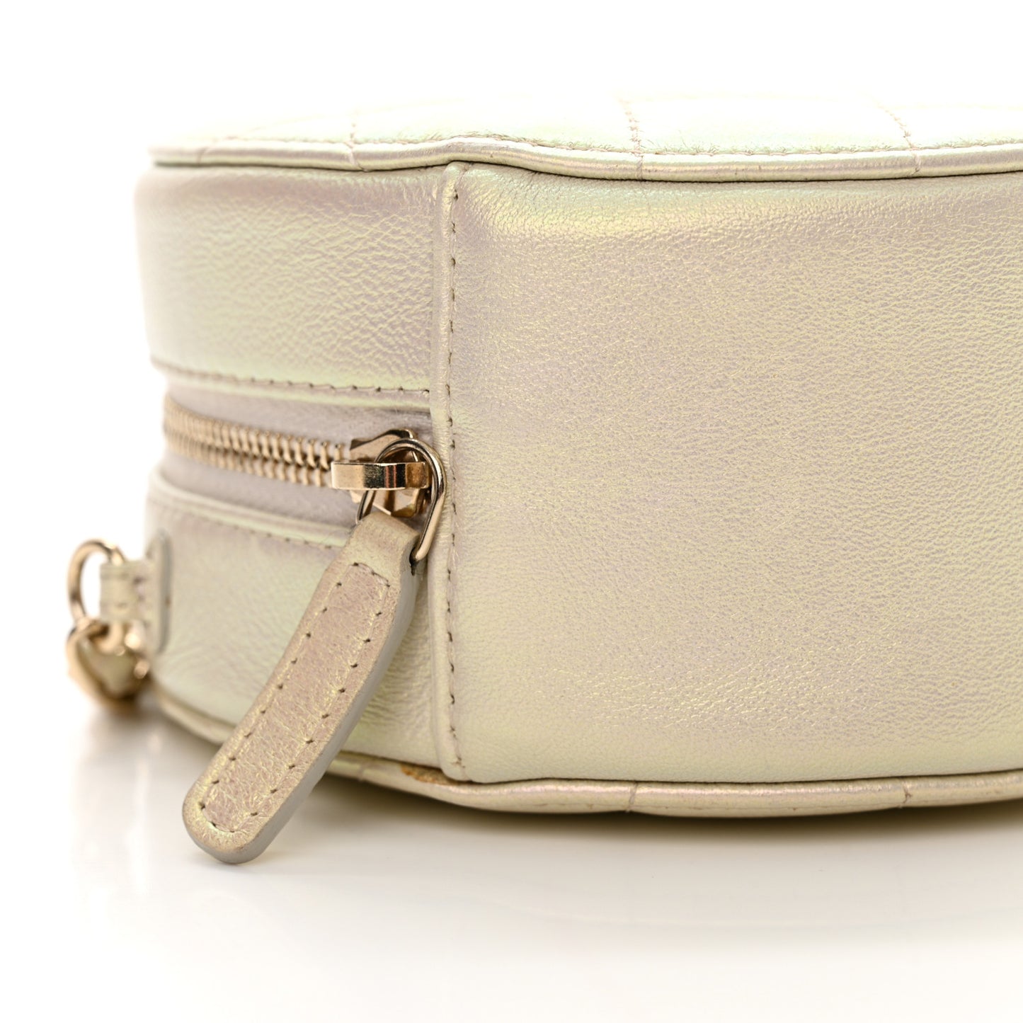 Iridescent Lambskin Quilted Round Clutch With Chain Ivory