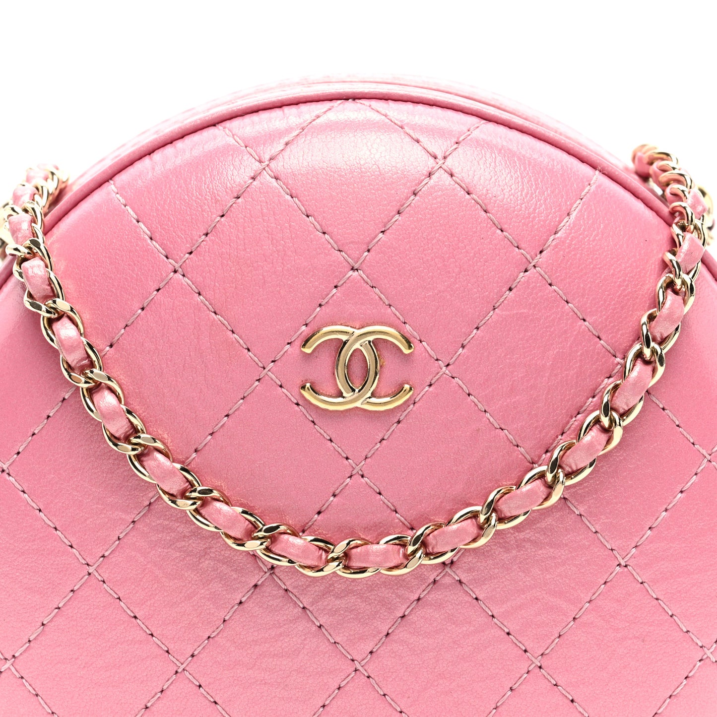 Iridescent Lambskin Quilted Round Clutch With Chain Pink
