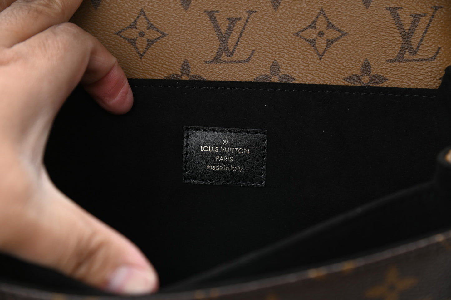 Reverse Monogram Pochette Metis