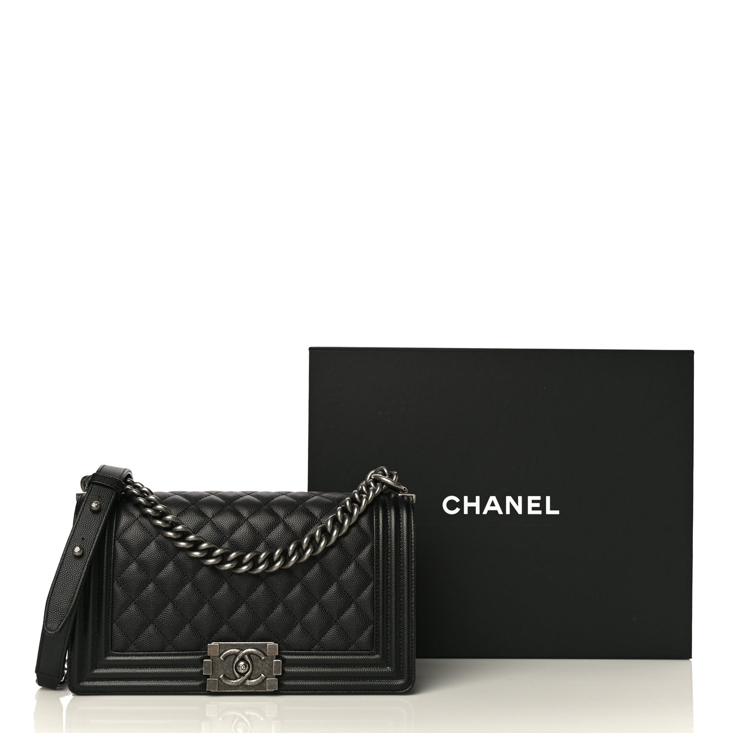 Caviar Quilted Medium Boy Flap Black