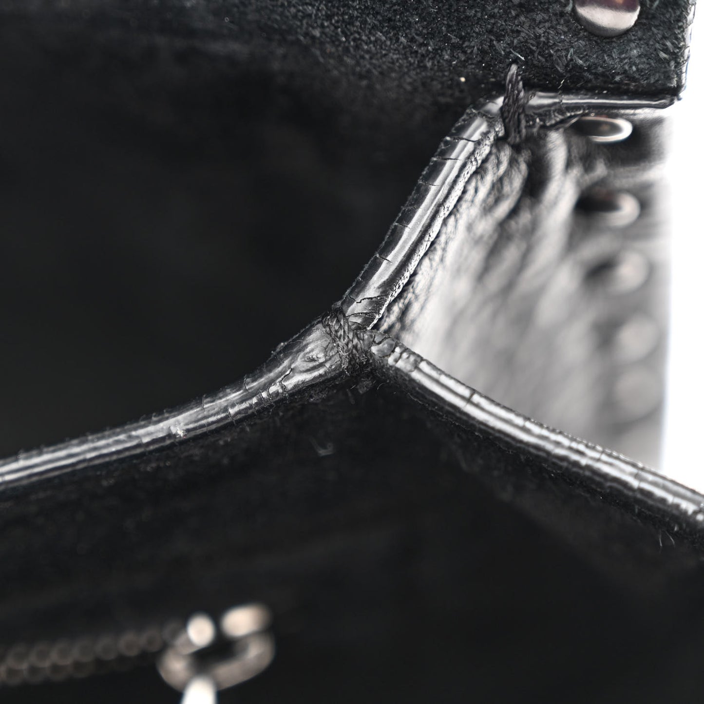 Pebbled Calfskin Onyx Medium Rockstud Rolling Flap Saddle Bag Black