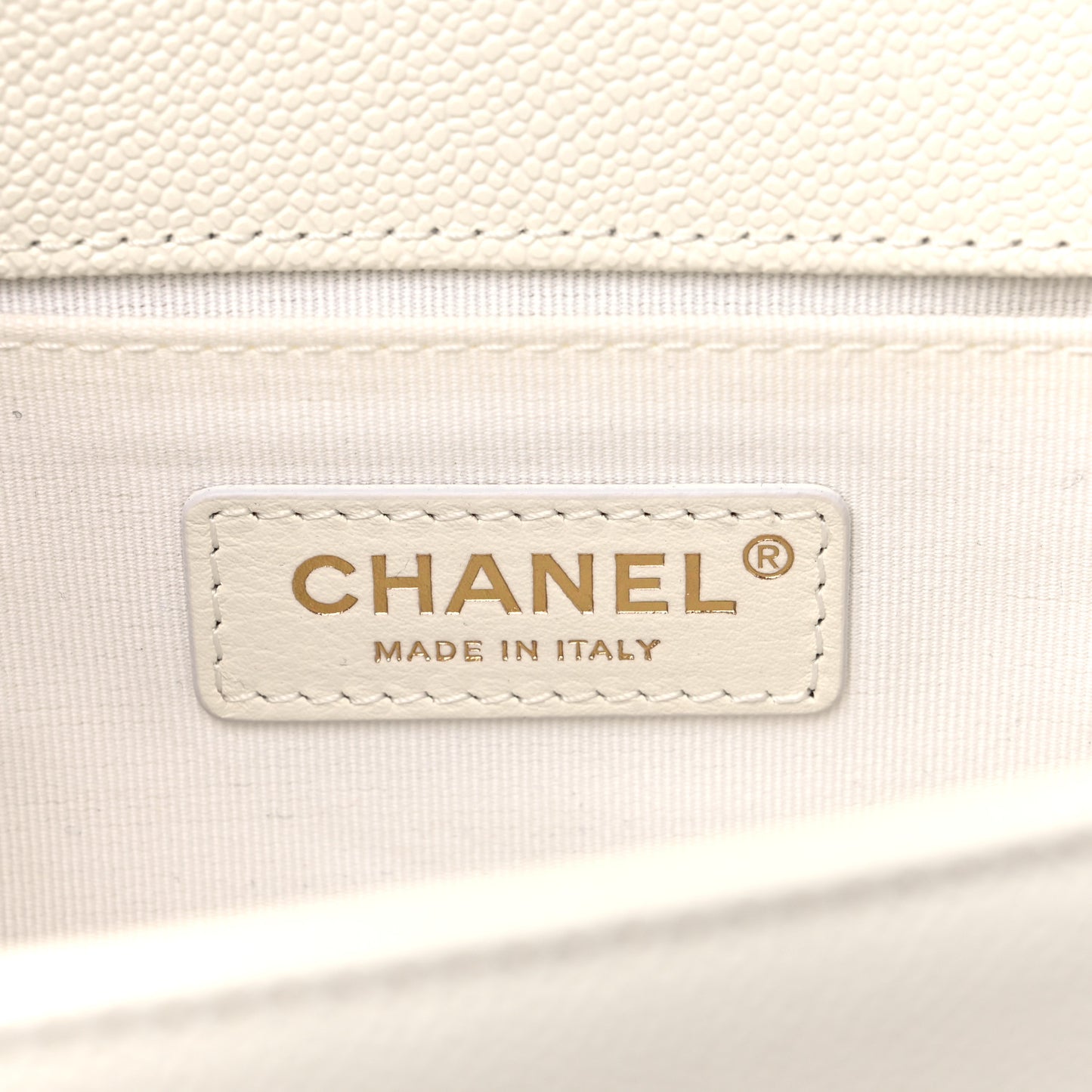 Caviar Quilted Medium Boy Flap White