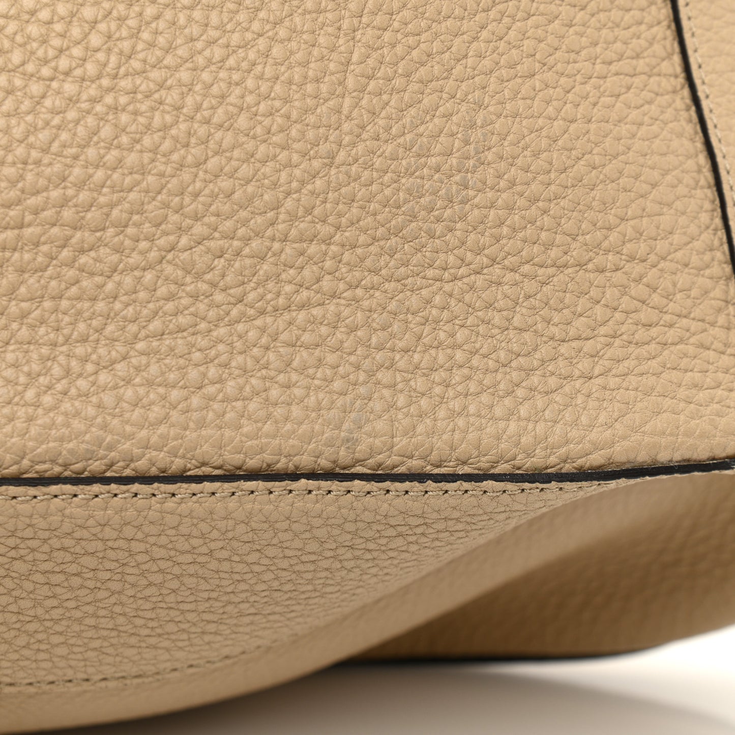 Small Classic Grain Calfskin Marloes Hobo Light Dune