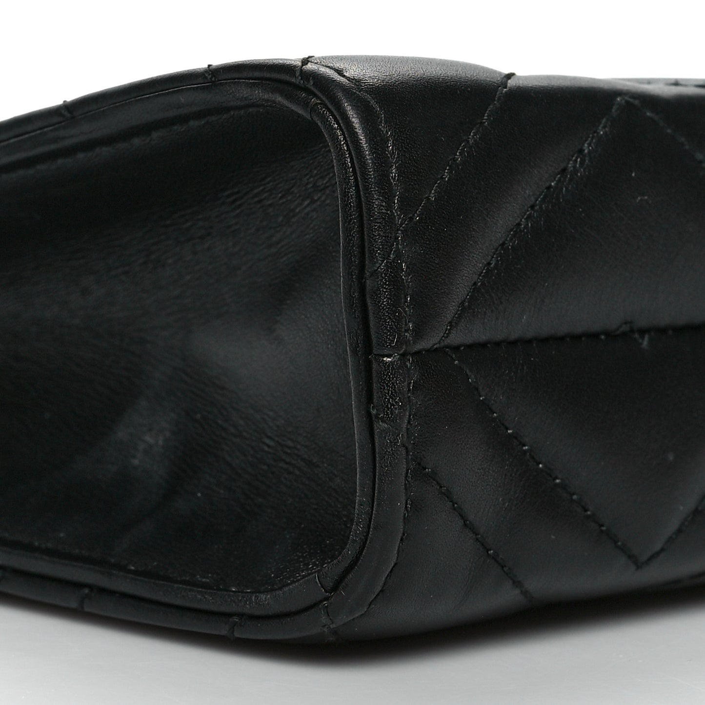 Calfskin Matelasse Chevron Heart GG Marmont Clutch Black
