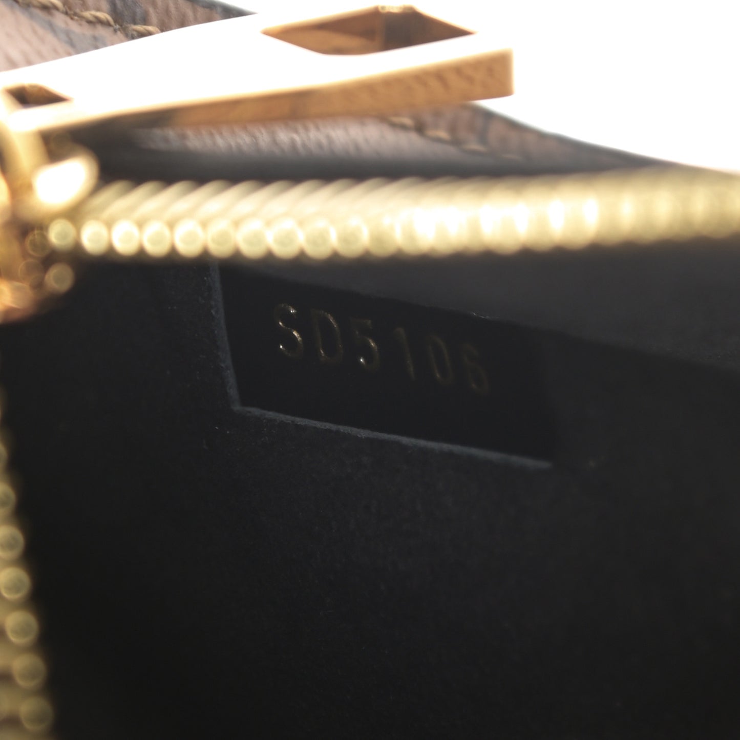 Reverse Monogram Pochette Metis