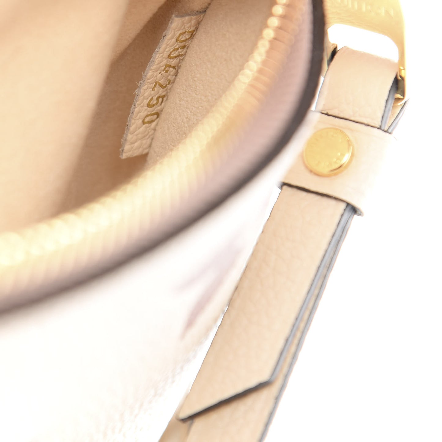 Empreinte Monogram Giant Pochette Metis Creme Bois De Rose