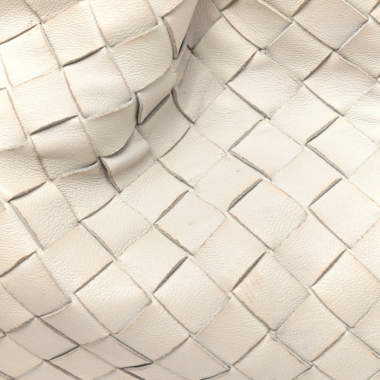 Bottega Veneta Nappa Maxi Intrecciato The Pouch Oversized Clutch Plaster 23 of 25
