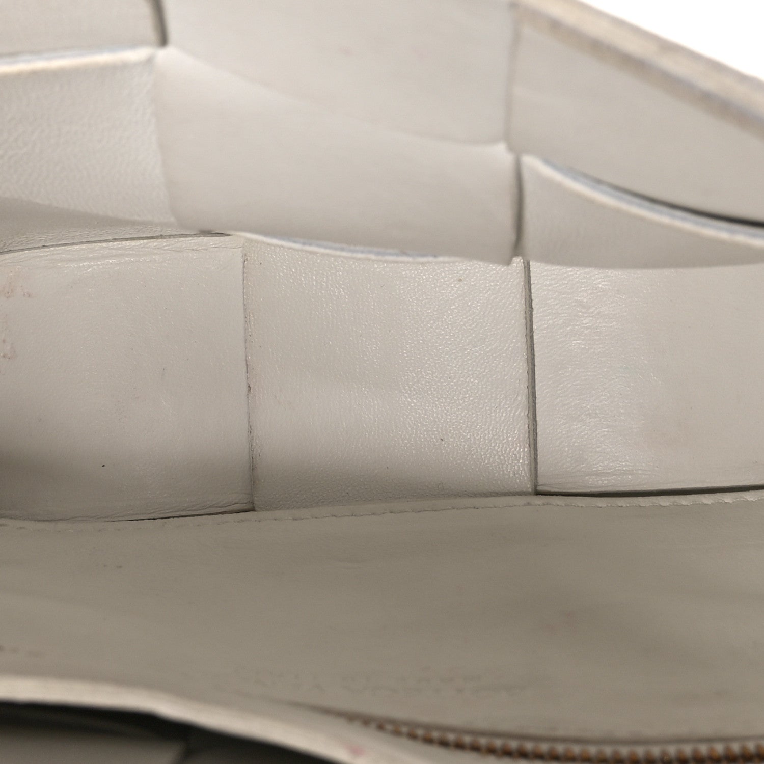 Bottega Veneta Grained Calfskin Maxi Intrecciato Cassette Crossbody Bag White 5 of 12