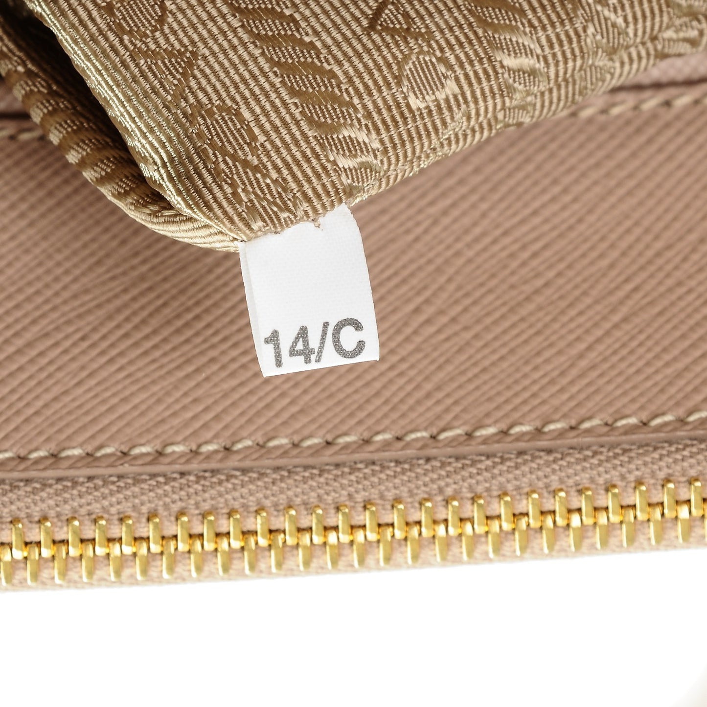 Saffiano Medium Galleria Double Zip Tote Cammeo
