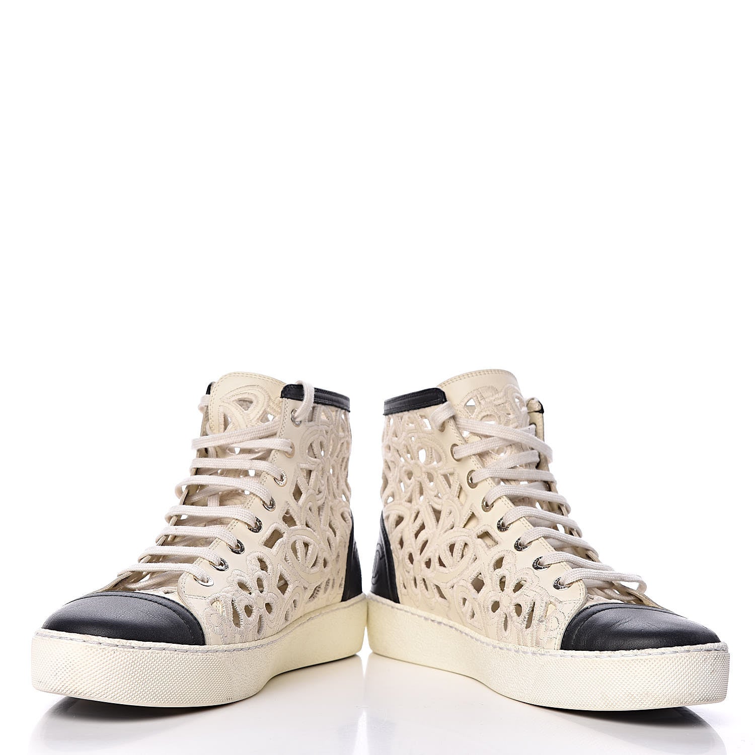 Chanel Grained Goatskin Hollow Out Flower Sneakers 39.5 White Black 5 of 14