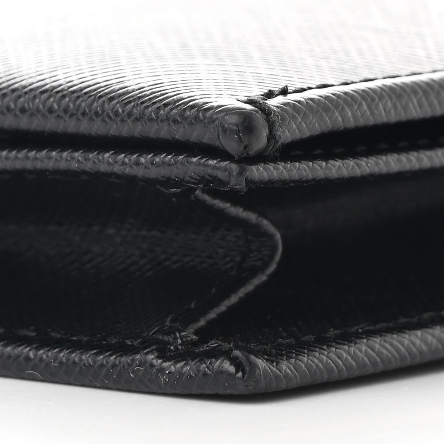 Hammered Calfskin Vara Wallet On Chain Black